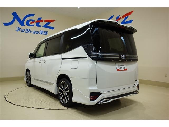 ヴォクシー ハイブリッドＳ－Ｚ　パワーウィンドウ　ＤＶＤ再生機能　インテリキー　横滑防止装置　地デジＴＶ　アクティブクルーズコントロール　１オナ　フルオートエアコン　リアカメラ　エアバッグ　ＡＢＳ　１００Ｖ充電　ナビＴＶ　ＷＡＣ（8枚目）