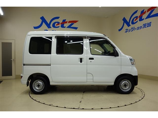 ハイゼットカーゴ ＤＸ　ＳＡＩＩＩ　ヘッドライトＬＥＤ　横滑防止装置　ＥＴＣ付き　オートエアコン　キ－レス　デュアルエアバッグ　エコアイドル　前席パワーウィンドウ　運転席エアバッグ　パワーステアリング　ＡＢＳ　前後誤発進抑制装置（6枚目）