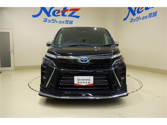 ヴォクシー ハイブリッドＺＳ　煌ＩＩＩ　１０型純正ナビ　フルセグＴＶ　ブルートゥース　ＤＶＤ再生　後席モニター　リヤカメラ　ＥＴＣ　スマートキー　　オートエアコン　クルーズコントロール　ＬＥＤライト　両側電動ドア　セーフティセンス　アルミ（4枚目）