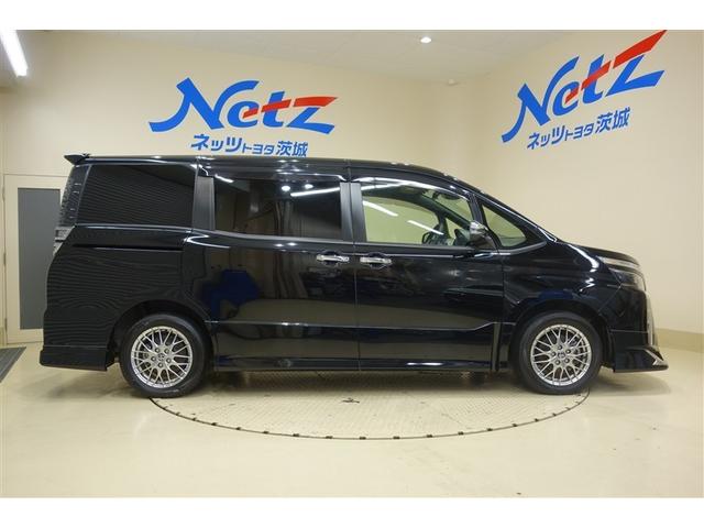 ヴォクシー ハイブリッドＺＳ　煌ＩＩＩ　１０型純正ナビ　フルセグＴＶ　ブルートゥース　ＤＶＤ再生　後席モニター　リヤカメラ　ＥＴＣ　スマートキー　　オートエアコン　クルーズコントロール　ＬＥＤライト　両側電動ドア　セーフティセンス　アルミ（6枚目）