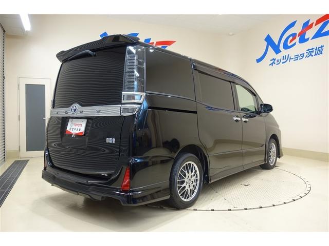 ヴォクシー ハイブリッドＺＳ　煌ＩＩＩ　１０型純正ナビ　フルセグＴＶ　ブルートゥース　ＤＶＤ再生　後席モニター　リヤカメラ　ＥＴＣ　スマートキー　　オートエアコン　クルーズコントロール　ＬＥＤライト　両側電動ドア　セーフティセンス　アルミ（7枚目）