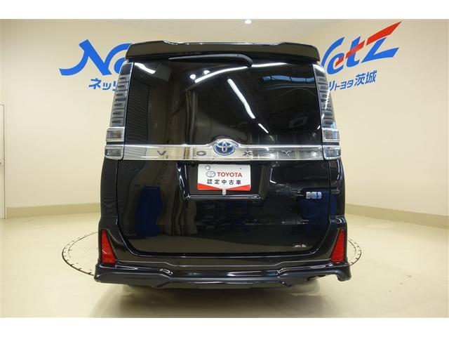 ヴォクシー ハイブリッドＺＳ　煌ＩＩＩ　１０型純正ナビ　フルセグＴＶ　ブルートゥース　ＤＶＤ再生　後席モニター　リヤカメラ　ＥＴＣ　スマートキー　　オートエアコン　クルーズコントロール　ＬＥＤライト　両側電動ドア　セーフティセンス　アルミ（8枚目）