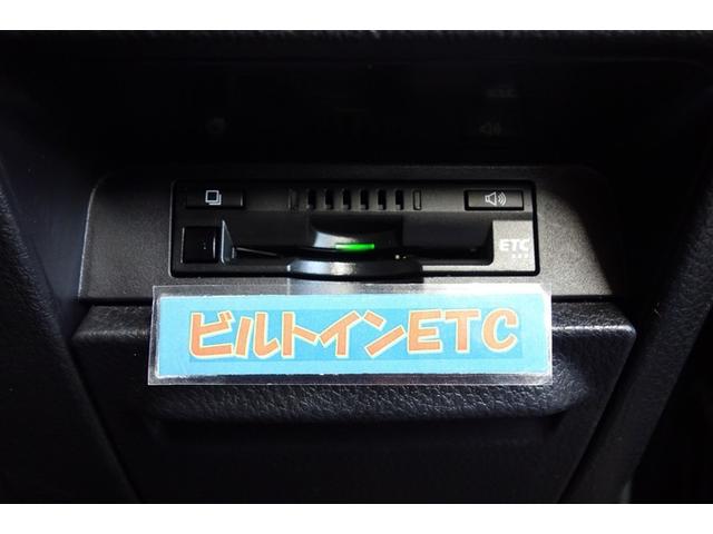 ヴォクシー ハイブリッドＺＳ　煌ＩＩＩ　１０型純正ナビ　フルセグＴＶ　ブルートゥース　ＤＶＤ再生　後席モニター　リヤカメラ　ＥＴＣ　スマートキー　　オートエアコン　クルーズコントロール　ＬＥＤライト　両側電動ドア　セーフティセンス　アルミ（17枚目）