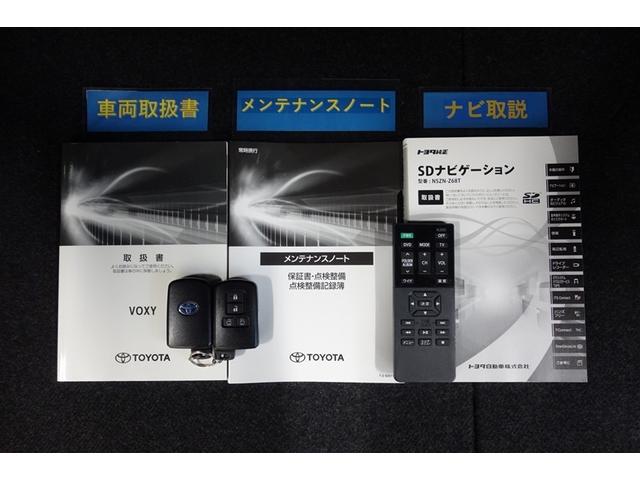 ヴォクシー ハイブリッドＺＳ　煌ＩＩＩ　１０型純正ナビ　フルセグＴＶ　ブルートゥース　ＤＶＤ再生　後席モニター　リヤカメラ　ＥＴＣ　スマートキー　　オートエアコン　クルーズコントロール　ＬＥＤライト　両側電動ドア　セーフティセンス　アルミ（33枚目）