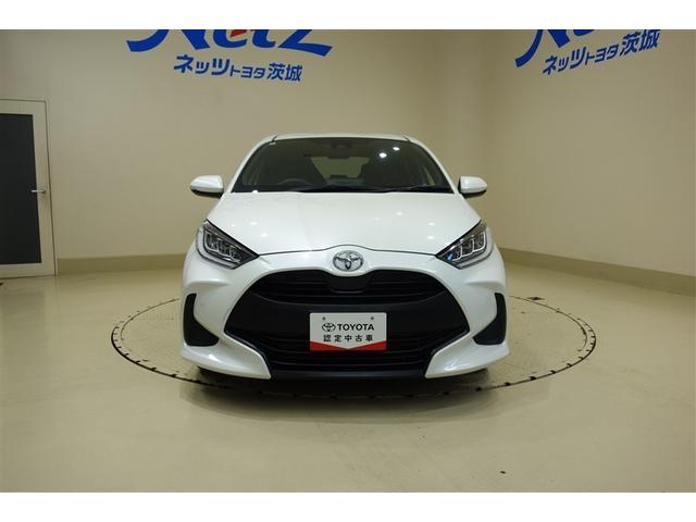 ヤリス Ｇ　ディスプレイオーディオ　ブルートゥース　リヤカメラ　スマートキー＆プッシュスタート　オートエアコン　パワーステアリング　パワーウインドウ　ＬＥＤライト　パーキングサポートブレーキ　セーフティセンス（4枚目）