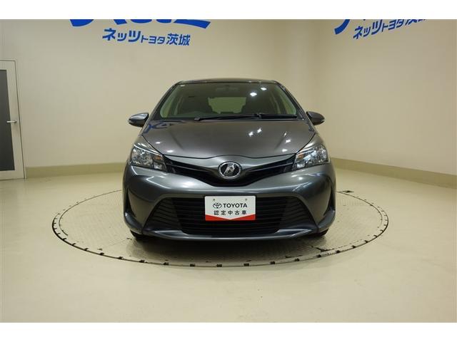ヴィッツ Ｆ　アイドリングストップ車　パワーウィンドウ　エアバック　Ｗエアバック　エアコン　横滑り防止装置　キーレスキー　整備記録簿　パワステ　ワンセグＴＶ　ナビ・ＴＶ　メモリーナビゲーション　ＡＢＳ　ワンオーナー（4枚目）