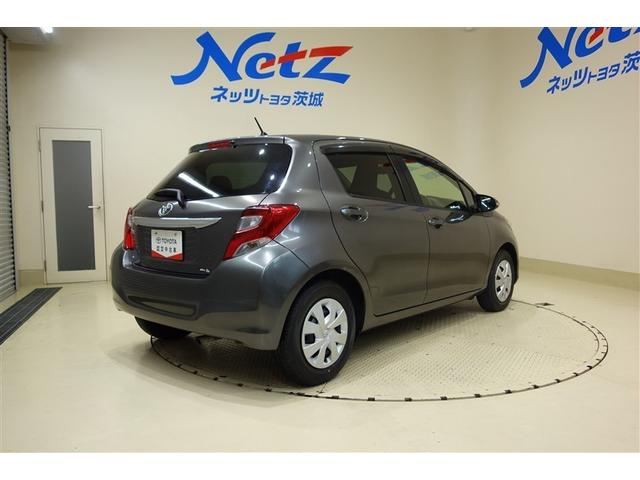 ヴィッツ Ｆ　アイドリングストップ車　パワーウィンドウ　エアバック　Ｗエアバック　エアコン　横滑り防止装置　キーレスキー　整備記録簿　パワステ　ワンセグＴＶ　ナビ・ＴＶ　メモリーナビゲーション　ＡＢＳ　ワンオーナー（7枚目）