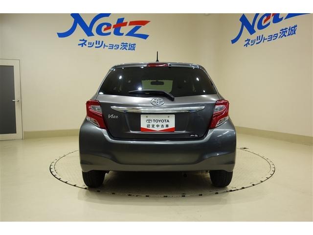 ヴィッツ Ｆ　アイドリングストップ車　パワーウィンドウ　エアバック　Ｗエアバック　エアコン　横滑り防止装置　キーレスキー　整備記録簿　パワステ　ワンセグＴＶ　ナビ・ＴＶ　メモリーナビゲーション　ＡＢＳ　ワンオーナー（8枚目）