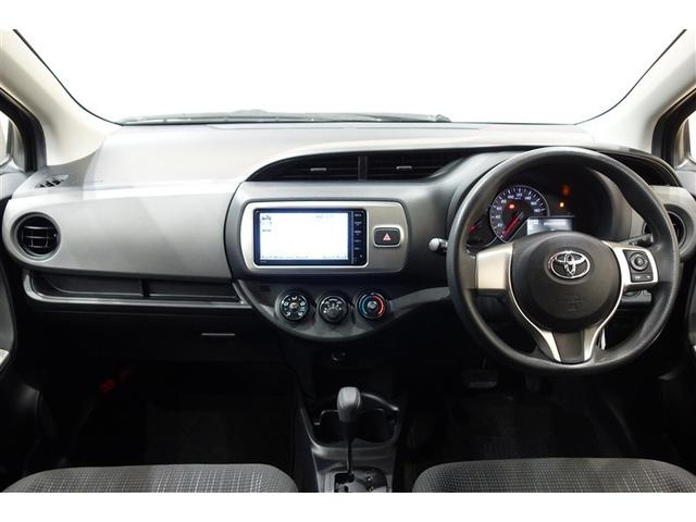 ヴィッツ Ｆ　アイドリングストップ車　パワーウィンドウ　エアバック　Ｗエアバック　エアコン　横滑り防止装置　キーレスキー　整備記録簿　パワステ　ワンセグＴＶ　ナビ・ＴＶ　メモリーナビゲーション　ＡＢＳ　ワンオーナー（11枚目）