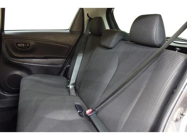 ヴィッツ Ｆ　アイドリングストップ車　パワーウィンドウ　エアバック　Ｗエアバック　エアコン　横滑り防止装置　キーレスキー　整備記録簿　パワステ　ワンセグＴＶ　ナビ・ＴＶ　メモリーナビゲーション　ＡＢＳ　ワンオーナー（22枚目）