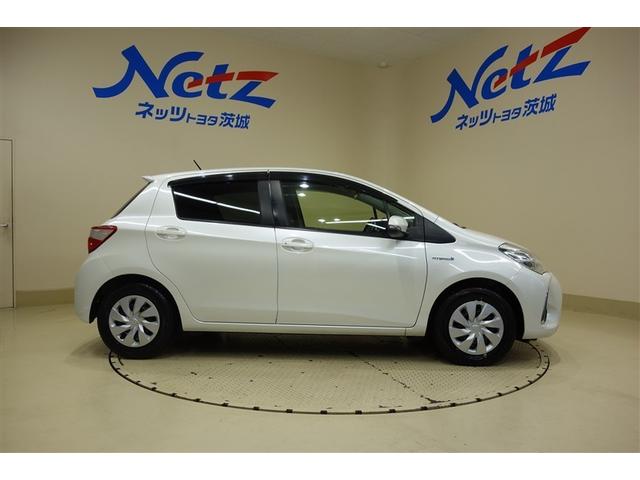 ヴィッツ ハイブリッドＦ　横滑り防止機能　盗難防止装置　ＬＥＤヘッドランプ　エコモード　フルセグＴＶ　ＥＴＣ車載器　ドライブレコーダー　スマートキー　キーレス　記録簿　パワーステアリング　ミュージックプレイヤー接続可　エアコン（6枚目）