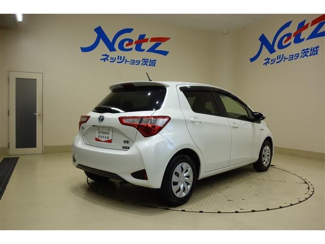 ヴィッツ ハイブリッドＦ　横滑り防止機能　盗難防止装置　ＬＥＤヘッドランプ　エコモード　フルセグＴＶ　ＥＴＣ車載器　ドライブレコーダー　スマートキー　キーレス　記録簿　パワーステアリング　ミュージックプレイヤー接続可　エアコン（7枚目）