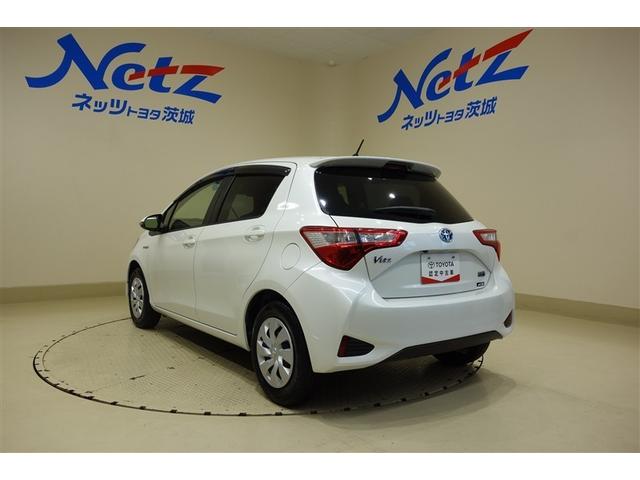 ヴィッツ ハイブリッドＦ　横滑り防止機能　盗難防止装置　ＬＥＤヘッドランプ　エコモード　フルセグＴＶ　ＥＴＣ車載器　ドライブレコーダー　スマートキー　キーレス　記録簿　パワーステアリング　ミュージックプレイヤー接続可　エアコン（9枚目）