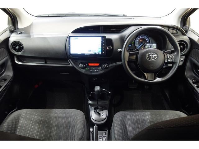 ヴィッツ ハイブリッドＦ　横滑り防止機能　盗難防止装置　ＬＥＤヘッドランプ　エコモード　フルセグＴＶ　ＥＴＣ車載器　ドライブレコーダー　スマートキー　キーレス　記録簿　パワーステアリング　ミュージックプレイヤー接続可　エアコン（11枚目）