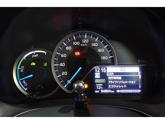 ヴィッツ ハイブリッドＦ　横滑り防止機能　盗難防止装置　ＬＥＤヘッドランプ　エコモード　フルセグＴＶ　ＥＴＣ車載器　ドライブレコーダー　スマートキー　キーレス　記録簿　パワーステアリング　ミュージックプレイヤー接続可　エアコン（19枚目）