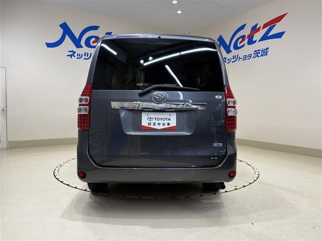 ノア Ｘ　スマートエディション　ナビ＆ＴＶ　リアクーラー　キーレス　パワーウインドウ　１オーナー　スマートキー　３列シート　ＥＴＣ　パワーステアリング　盗難防止システム　オートエアコン　ミュージックプレイヤー接続可　ＤＶＤ再生（9枚目）