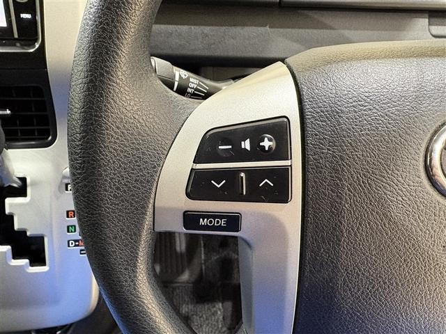 ノア Ｘ　スマートエディション　ナビ＆ＴＶ　リアクーラー　キーレス　パワーウインドウ　１オーナー　スマートキー　３列シート　ＥＴＣ　パワーステアリング　盗難防止システム　オートエアコン　ミュージックプレイヤー接続可　ＤＶＤ再生（16枚目）