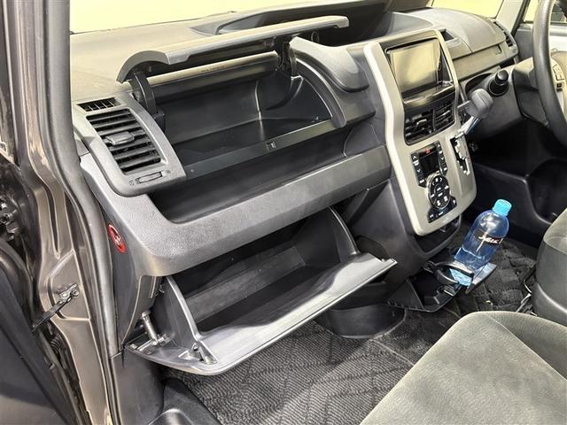 ノア Ｘ　スマートエディション　ナビ＆ＴＶ　リアクーラー　キーレス　パワーウインドウ　１オーナー　スマートキー　３列シート　ＥＴＣ　パワーステアリング　盗難防止システム　オートエアコン　ミュージックプレイヤー接続可　ＤＶＤ再生（25枚目）