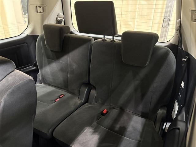 ノア Ｘ　スマートエディション　ナビ＆ＴＶ　リアクーラー　キーレス　パワーウインドウ　１オーナー　スマートキー　３列シート　ＥＴＣ　パワーステアリング　盗難防止システム　オートエアコン　ミュージックプレイヤー接続可　ＤＶＤ再生（29枚目）