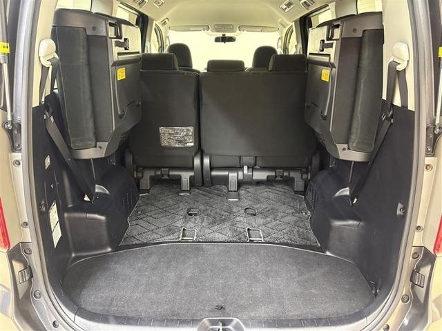 ノア Ｘ　スマートエディション　ナビ＆ＴＶ　リアクーラー　キーレス　パワーウインドウ　１オーナー　スマートキー　３列シート　ＥＴＣ　パワーステアリング　盗難防止システム　オートエアコン　ミュージックプレイヤー接続可　ＤＶＤ再生（31枚目）