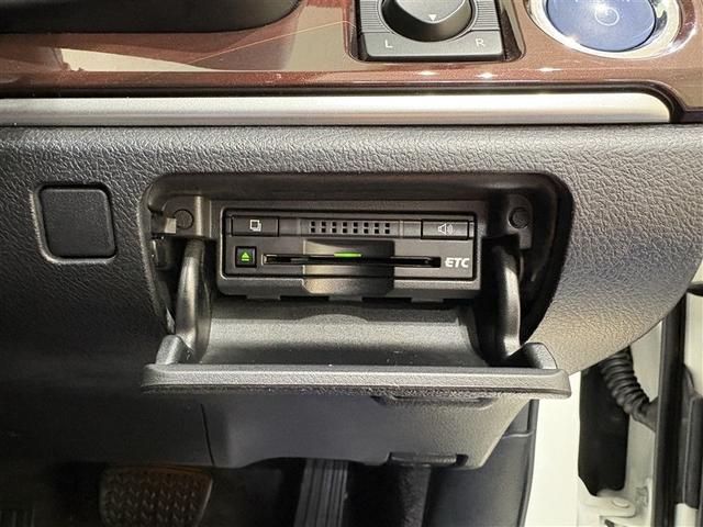 クラウンハイブリッド ロイヤルサルーン 点検記録簿 フルセグテレビ Bカメラ DVD再生機能 盗難防止システム スマキー オートクルーズコントロール 電動パワーシート ESC ETC付き アイスト アルミホイール カーテンエアバッグ PW(17枚目)