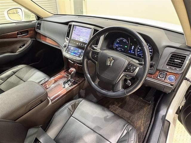 クラウンハイブリッド ロイヤルサルーン 点検記録簿 フルセグテレビ Bカメラ DVD再生機能 盗難防止システム スマキー オートクルーズコントロール 電動パワーシート ESC ETC付き アイスト アルミホイール カーテンエアバッグ PW(23枚目)