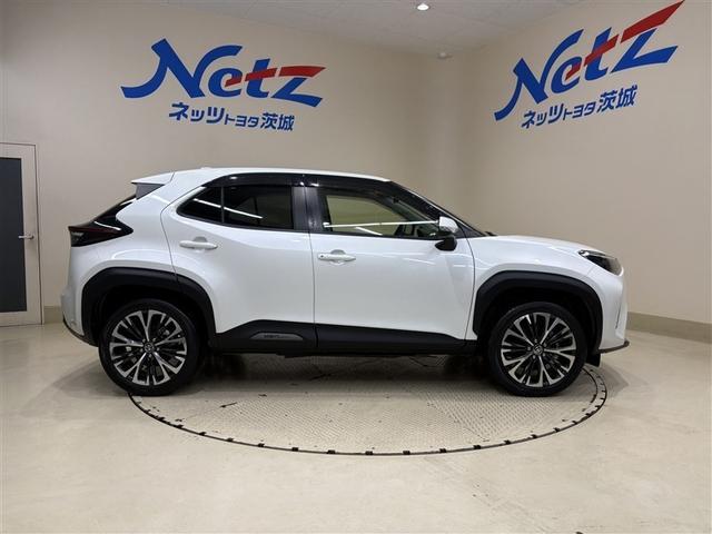 ヤリスクロス ハイブリッドＺ　ドライブレコーダ　インテリジェントキー　アルミホイル　ＬＥＤライト　１オ－ナ－　リアカメラ　ナビ　クルーズコントロール　整備記録簿　横滑り防止システム　メモリーナビゲーション　電動シ－ト　パワステ（6枚目）