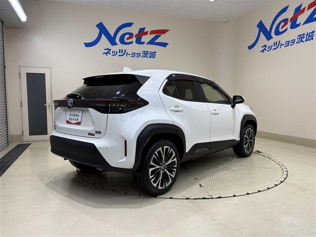 ヤリスクロス ハイブリッドＺ　ドライブレコーダ　インテリジェントキー　アルミホイル　ＬＥＤライト　１オ－ナ－　リアカメラ　ナビ　クルーズコントロール　整備記録簿　横滑り防止システム　メモリーナビゲーション　電動シ－ト　パワステ（8枚目）