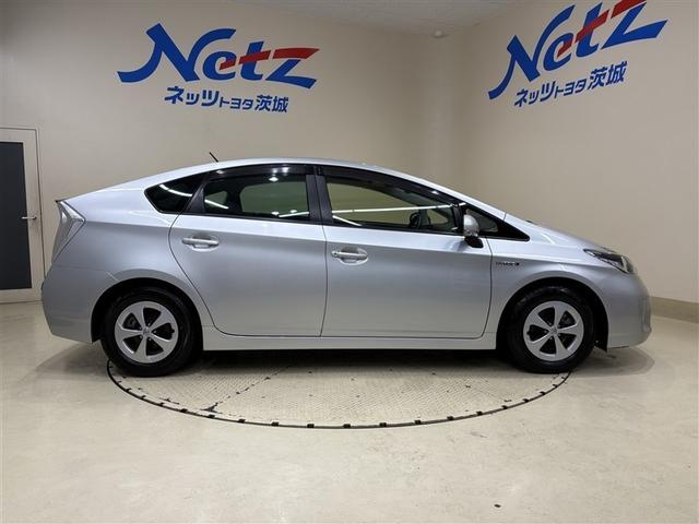 プリウス Ｇ　Ａストップ　１オーナー車　Ｒカメラ　スマ－トキ－　ＡＵＸ　パワーステアリング　エアバック　ナビ＆ＴＶ　電動パワーシート　サイドエアバック　ＡＡＣ　整備記録簿　クルコン　ＥＴＣ付　イモビライザー　ＡＷ（7枚目）
