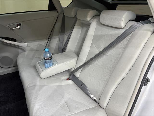 プリウス Ｓ　純正ナビ　フルセグＴＶ　ブルートゥース　ＤＶＤ再生　リヤカメラ　ＥＴＣ　スマートキー＆プッシュスタート　オートエアコン　パワーステアリング　パワーウインドウ　デュアル＆カーテンエアバッグ　ＨＩＤライト（24枚目）