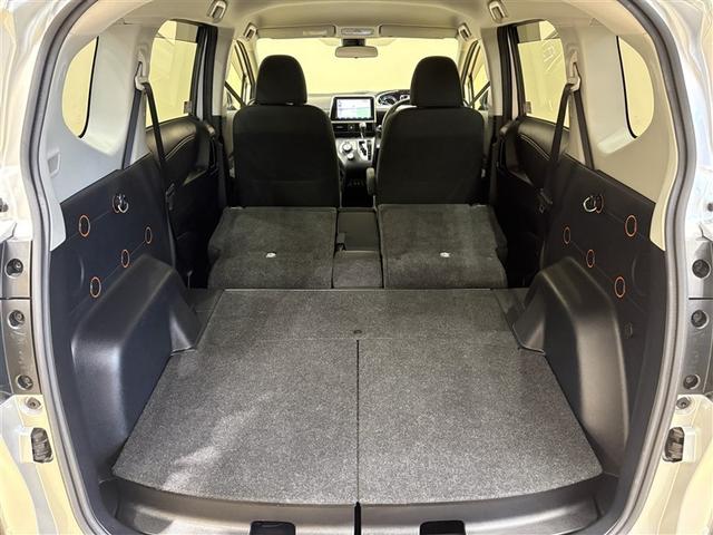 シエンタ ハイブリッド　ファンベースＧセーフティーエディション　９型純正ナビ　フルセグＴＶ　ブルートゥース　ＤＶＤ再生　全周囲カメラ　ＥＴＣ　スマートキー　オートエアコン　シートヒーター　クルーズコントロール　ＬＥＤライト　両側電動ドア　セーフティセンス　アルミ（31枚目）