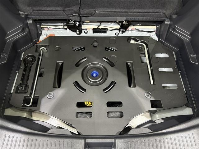 アクア Ｚ　１００Ｖ電源　ディスプレイオーディオナビ　ブルートゥース　リヤカメラ　ＥＴＣ　ドライブレコーダー　スマートキー　オートエアコン　クルーズコントロール　ＬＥＤライト　セーフティセンス　アルミホイール（32枚目）