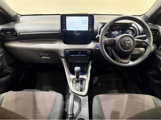 ヤリス ハイブリッドＧ　ディスプレイオーディオ　ブルートゥース　リヤカメラ　スマートキー＆プッシュスタート　オートエアコン　シートヒーター　クルーズコントロール　横滑り抑制　ＬＥＤライト　セーフティセンス　アルミホイール（11枚目）