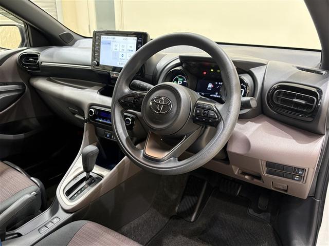 ヤリス ハイブリッドＧ　ディスプレイオーディオ　ブルートゥース　リヤカメラ　スマートキー＆プッシュスタート　オートエアコン　シートヒーター　クルーズコントロール　横滑り抑制　ＬＥＤライト　セーフティセンス　アルミホイール（21枚目）