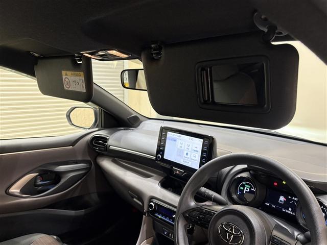 ヤリス ハイブリッドＧ　ディスプレイオーディオ　ブルートゥース　リヤカメラ　スマートキー＆プッシュスタート　オートエアコン　シートヒーター　クルーズコントロール　横滑り抑制　ＬＥＤライト　セーフティセンス　アルミホイール（22枚目）