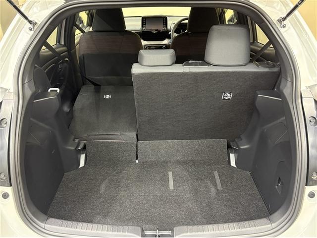 ヤリス ハイブリッドＧ　ディスプレイオーディオ　ブルートゥース　リヤカメラ　スマートキー＆プッシュスタート　オートエアコン　シートヒーター　クルーズコントロール　横滑り抑制　ＬＥＤライト　セーフティセンス　アルミホイール（28枚目）