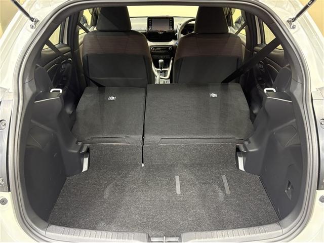 ヤリス ハイブリッドＧ　ディスプレイオーディオ　ブルートゥース　リヤカメラ　スマートキー＆プッシュスタート　オートエアコン　シートヒーター　クルーズコントロール　横滑り抑制　ＬＥＤライト　セーフティセンス　アルミホイール（29枚目）