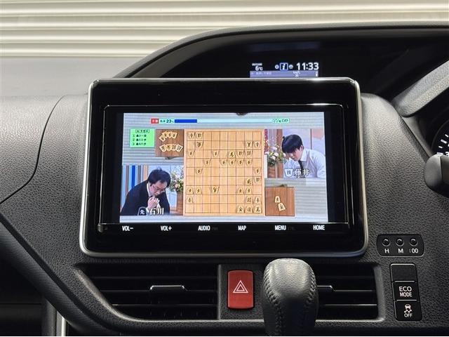 ヴォクシー ＺＳ　煌ＩＩＩ　９型純正ナビ　フルセグＴＶ　ブルートゥース　ＤＶＤ再生　後席モニター　リヤカメラ　ＥＴＣ　スマートキー　オートエアコン　クルーズコントロール　ＬＥＤライト　両側電動ドア　セーフティセンス　アルミ（14枚目）