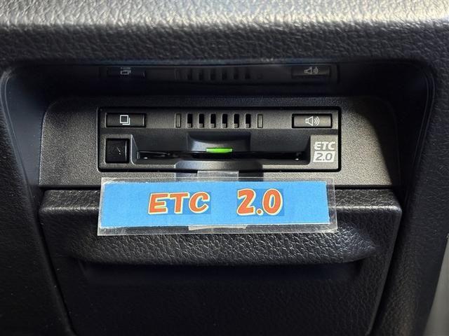 ヴォクシー ＺＳ　煌ＩＩＩ　９型純正ナビ　フルセグＴＶ　ブルートゥース　ＤＶＤ再生　後席モニター　リヤカメラ　ＥＴＣ　スマートキー　オートエアコン　クルーズコントロール　ＬＥＤライト　両側電動ドア　セーフティセンス　アルミ（17枚目）