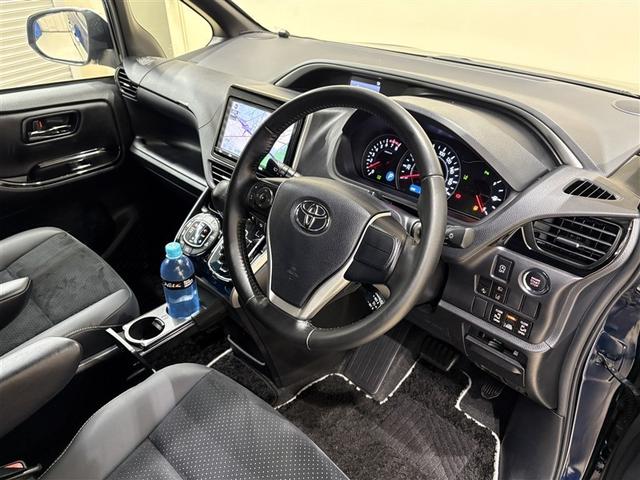 ヴォクシー ＺＳ　煌ＩＩＩ　９型純正ナビ　フルセグＴＶ　ブルートゥース　ＤＶＤ再生　後席モニター　リヤカメラ　ＥＴＣ　スマートキー　オートエアコン　クルーズコントロール　ＬＥＤライト　両側電動ドア　セーフティセンス　アルミ（25枚目）