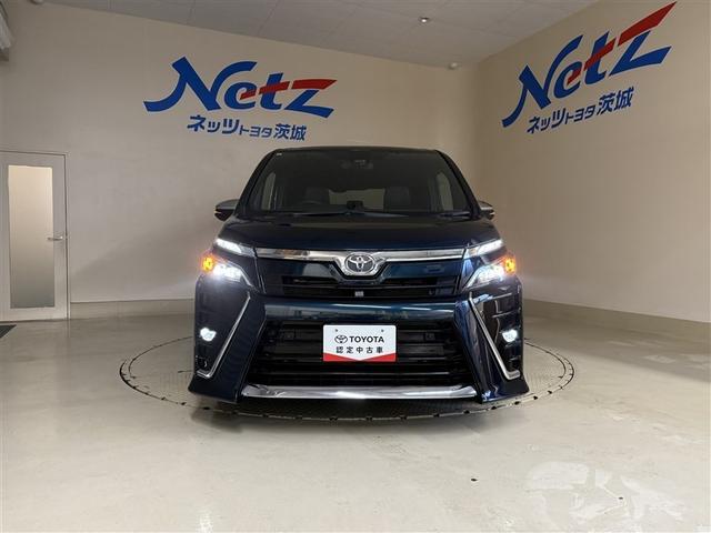 ヴォクシー ＺＳ　煌ＩＩＩ　９型純正ナビ　フルセグＴＶ　ブルートゥース　ＤＶＤ再生　後席モニター　リヤカメラ　ＥＴＣ　スマートキー　オートエアコン　クルーズコントロール　ＬＥＤライト　両側電動ドア　セーフティセンス　アルミ（37枚目）