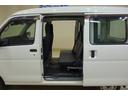 スライドドアですので、狭いスペースでも、隣の車を気にせず開閉できます。狭い場所でもドアを十分に大きく開くことが出来るので乗り降りや荷物を載せるのに便利です。