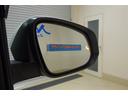 <ブラインドスポットモニター>死角になりやすい斜め後ろの車両や障害物を検知してドアミラー内のランプをオレンジに点灯し知らせてくれます。車線変更や駐車時に安心ですね♪