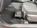 助手席シート下の収納スペースです。普段使わないものを収納しておけます。