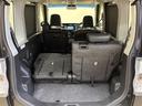 後席は分割可倒式リヤシート。長めの荷物を載せるときにいいですね。