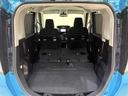 後席シートを前方に収納すれば広々とした荷室になり、大きな荷物も積めます。