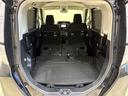 後席シートを前方に収納すれば広々とした荷室になり、大きな荷物も積めます。