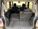 後席は分割可倒式リヤシート。長めの荷物を載せるときにいいですね。