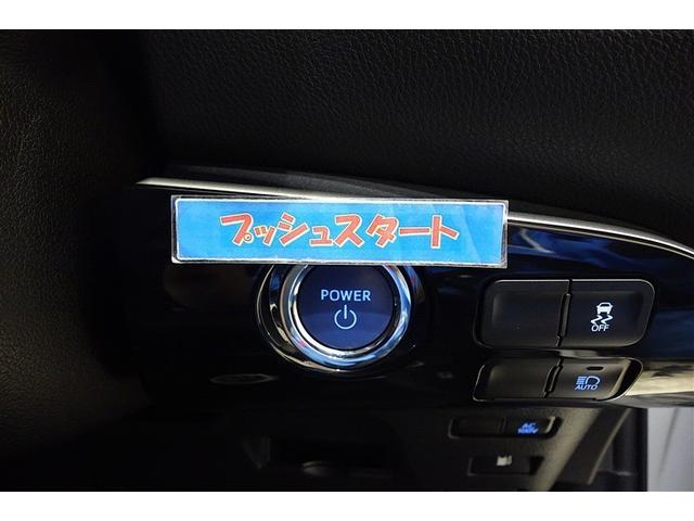 スマートキーを携帯していれば、ドアロックの開閉はもちろん、ブレーキを踏みながらエンジンスタートボタンを押すだけで、エンジンが始動します！