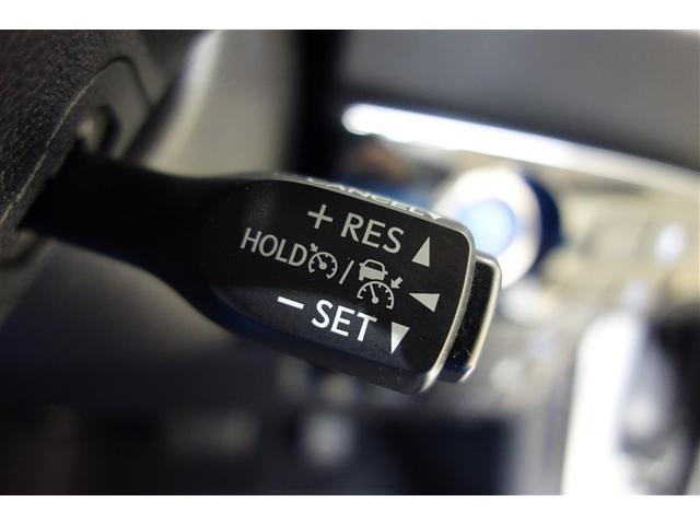 追従機能付きレーダークルーズコントロールで、前方の車両との車速に応じた車間距離を保ち、追従走行を支援します。